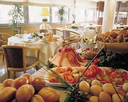 Median Porte De Versailles باريس