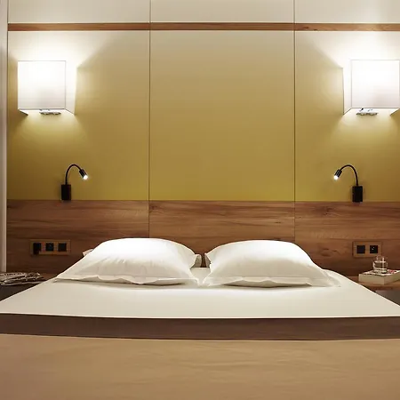Median Porte De Versailles Hotel Paris