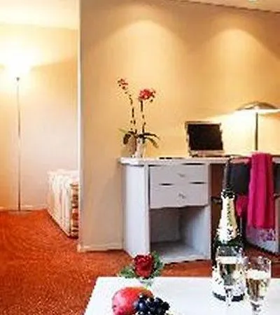 Hotell Median Porte De Versailles