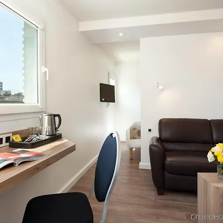 Median Porte De Versailles Hotell Paris