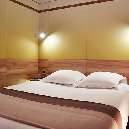 Hotell Median Porte De Versailles