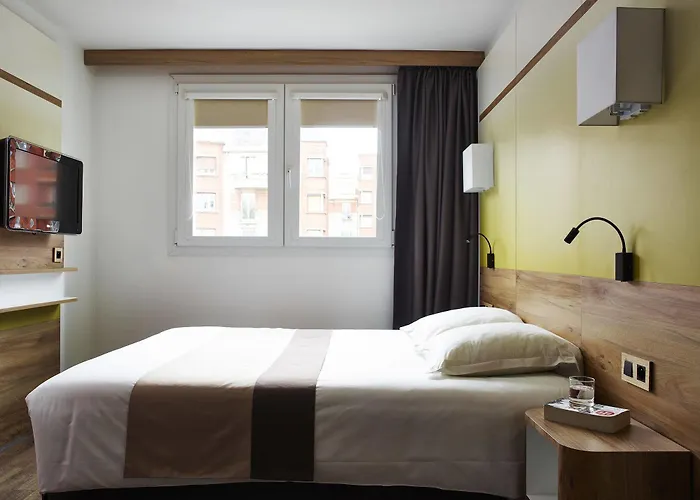 Hotel Median Porte De Versailles 3*