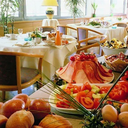 Median Porte De Versailles 3*