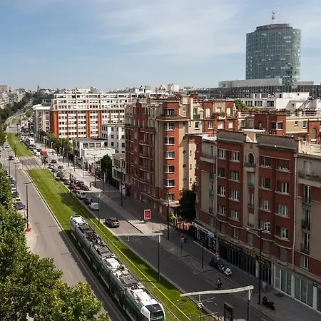 Отель Median Porte De Versailles