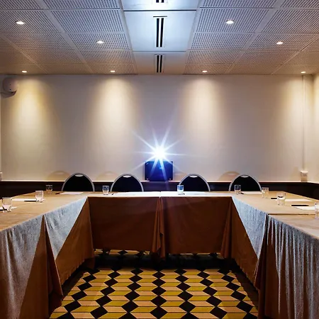 Median Porte De Versailles 3*